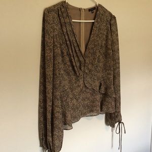 Dynamite Ruffled Brown Speckled Blouse